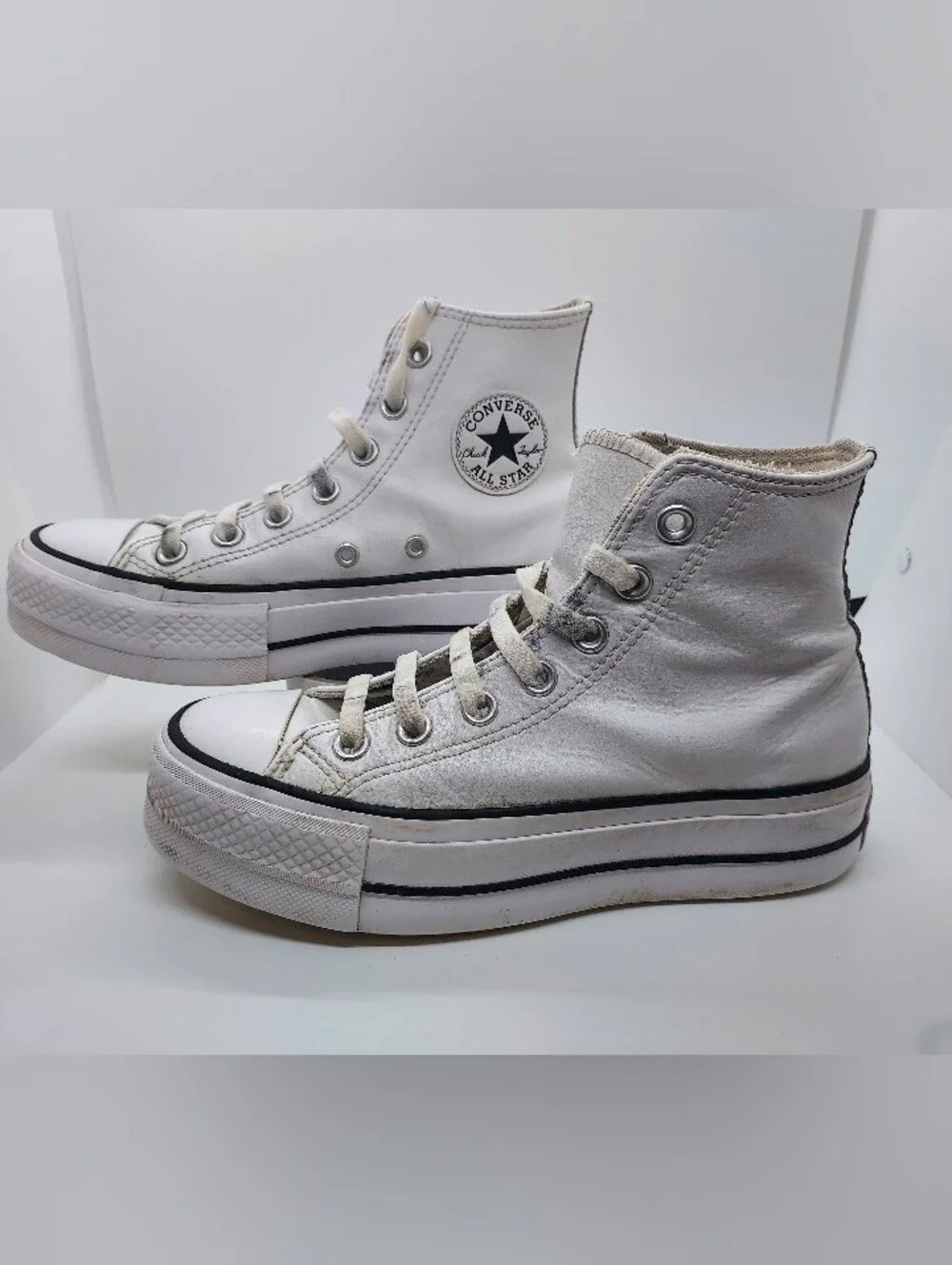 Converse High Top Leather Upper Platform Sole Womens Size 5 Used